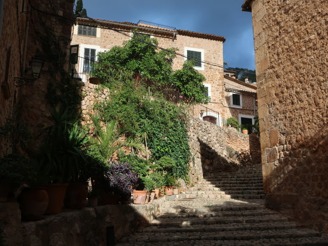 Carrer de l'Esgl&eacute;sia in Fornalutx (26. Nov.)