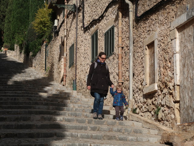 Sabine und Nils am Cami del Calvari in Pollen&ccedil;a (27. Nov.)