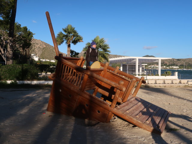 Sabine und Nils am Parque Infantil del Bote in Port de Pollen&ccedil;a (27. Nov.)
