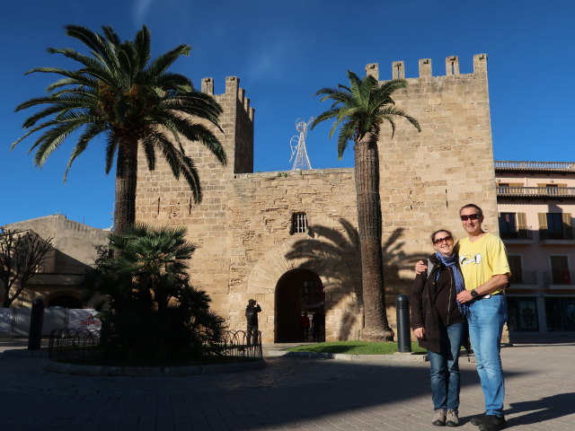 Sabine und ich bei der Porta del Moll in Alc&uacute;dia (29. Nov.)