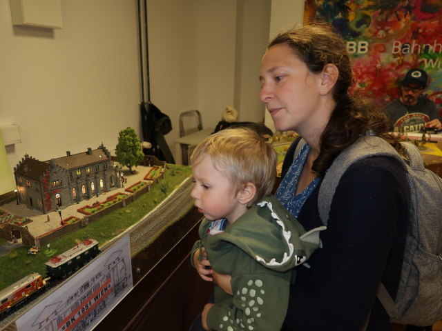 Nils und Sabine in der Modellbahnausstellung Westbahnhof