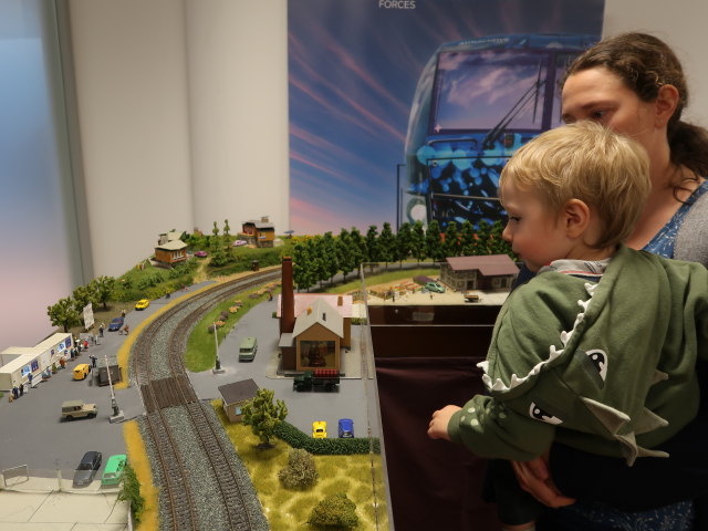 Nils und Sabine in der Modellbahnausstellung Westbahnhof