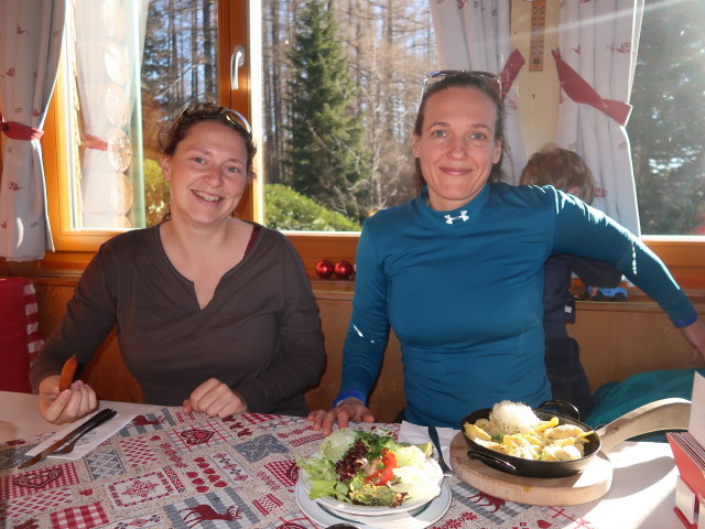 Sabine, Ursa und Nils in der Speckbacherh&uuml;tte, 1.094 m
