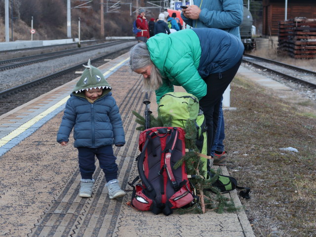 Nils im Bahnhof Breitenstein, 794 m