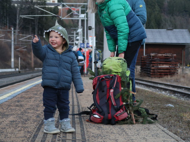 Nils im Bahnhof Breitenstein, 794 m