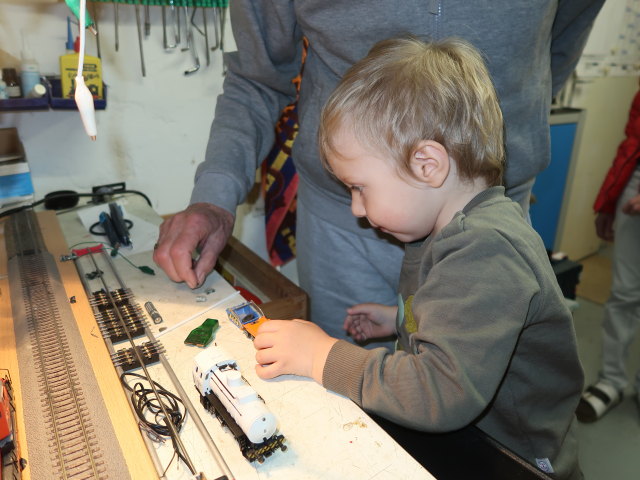 Papa, Nils und Mama im Haus meiner Eltern