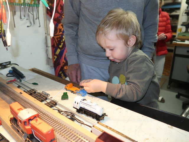 Papa, Nils und Mama im Haus meiner Eltern