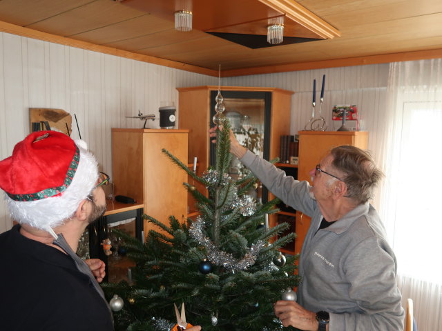 Markus und Papa im Haus meiner Eltern (24. Dez.)