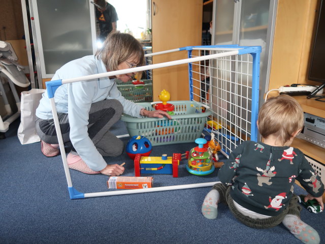 Mama und Nils im Haus meiner Eltern (24. Dez.)