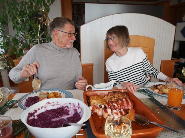 Papa und Mama im Haus meiner Eltern (24. Dez.)