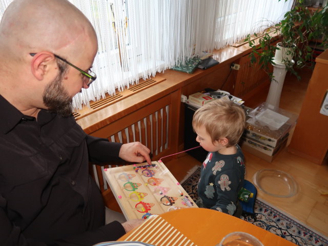 Markus und Nils im Haus meiner Eltern (24. Dez.)
