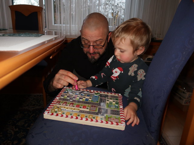 Markus und Nils im Haus meiner Eltern (24. Dez.)