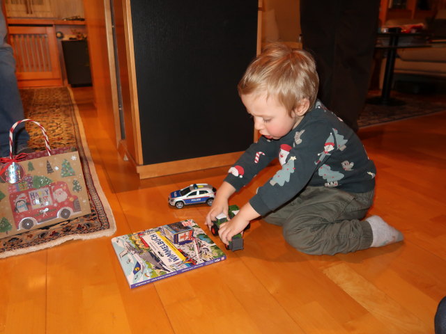 Nils im Haus meiner Eltern (24. Dez.)
