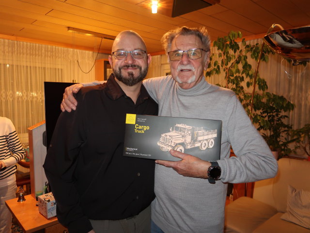 Markus und Papa im Haus meiner Eltern (24. Dez.)