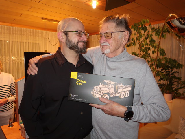 Markus und Papa im Haus meiner Eltern (24. Dez.)