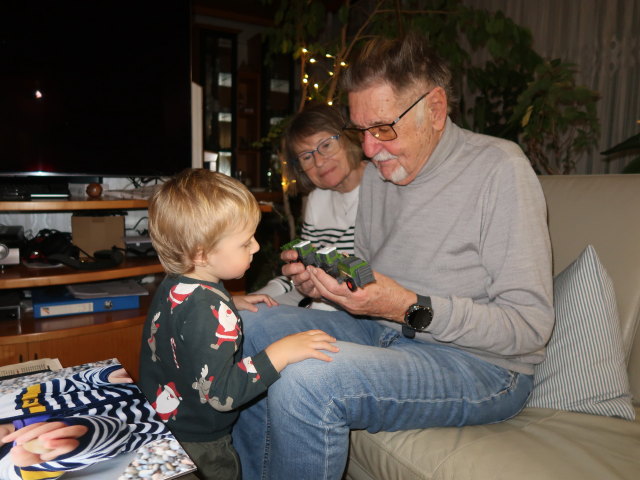 Nils, Mama und Papa im Haus meiner Eltern (24. Dez.)