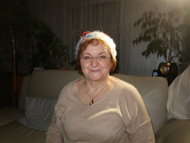 Brigitte im Haus meiner Eltern (24. Dez.)