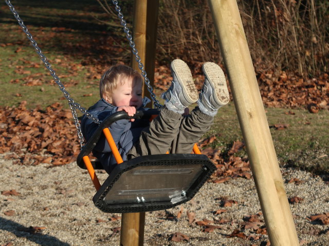 Nils am Spielplatz Badeteich S&uuml;&szlig;enbrunn
