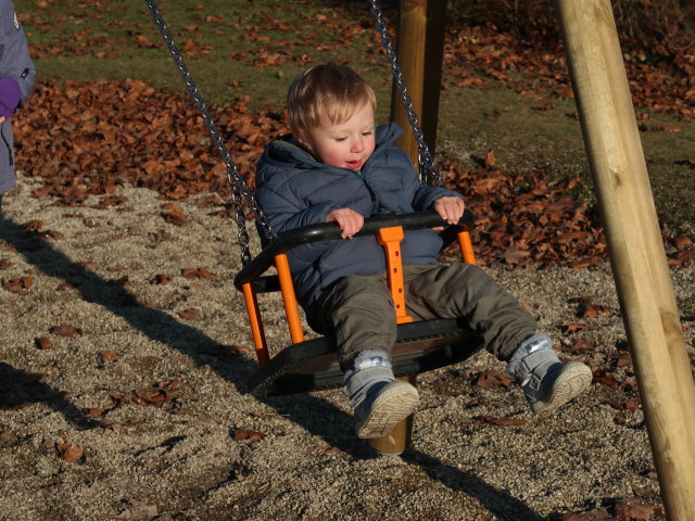 Nils am Spielplatz Badeteich S&uuml;&szlig;enbrunn