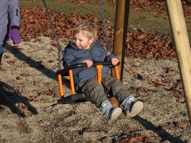 Nils am Spielplatz Badeteich S&uuml;&szlig;enbrunn