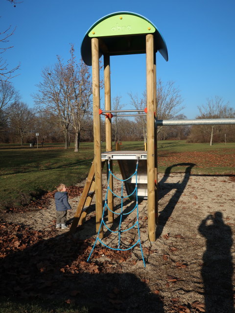 Nils am Spielplatz Badeteich S&uuml;&szlig;enbrunn