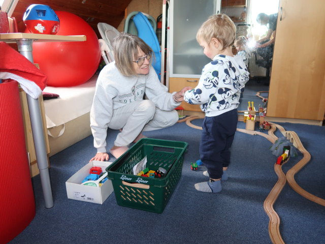 Mama und Nils im Haus meiner Eltern