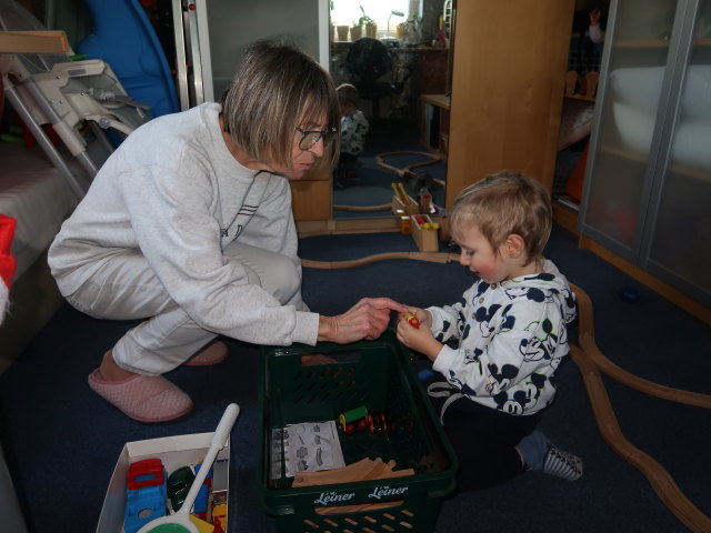 Mama und Nils im Haus meiner Eltern