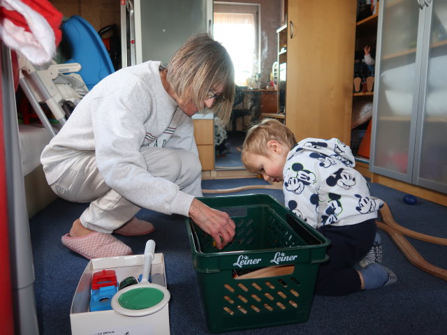 Mama und Nils im Haus meiner Eltern