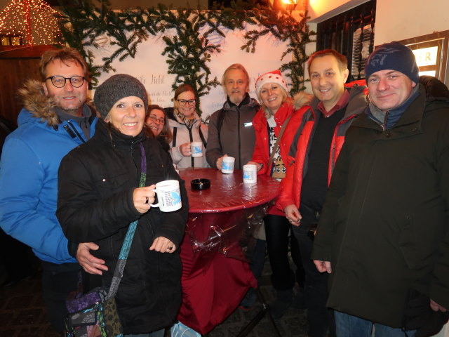 Michael, Marion, ?, Tanja, ?, ?, ich und Andreas beim Restaurant Witwe Bolte