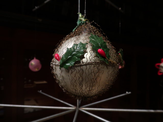 Sonderausstellung 'Fahrrad & Hummer - Funkelnder Baumschmuck aus Gablonz'