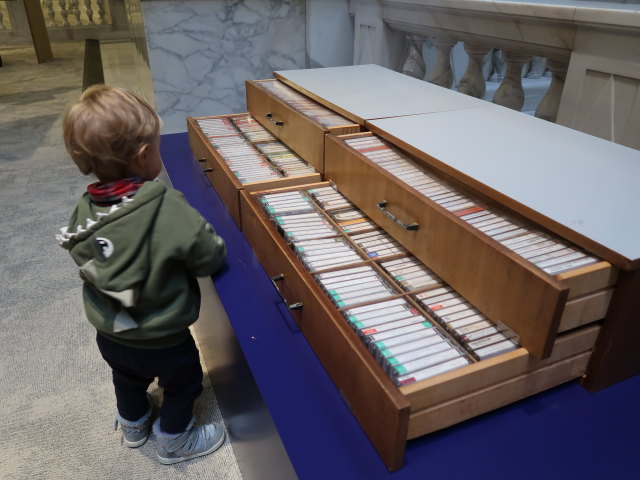 Nils in der Sonderausstellung 'Es funkt! &Ouml;sterreich zwischen Propaganda und Protest'