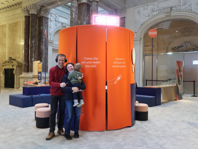 Ich, Sabine und Nils in der Sonderausstellung 'Es funkt! &Ouml;sterreich zwischen Propaganda und Protest'