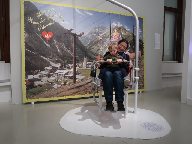 Nils und Sabine in der Dauerausstellung