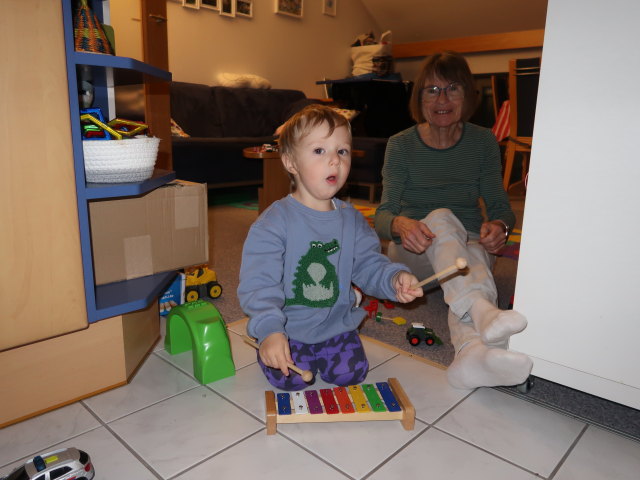 Nils und Mama in unserer Wohnung