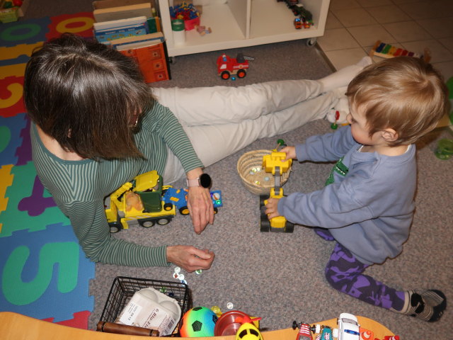 Mama und Nils in unserer Wohnung
