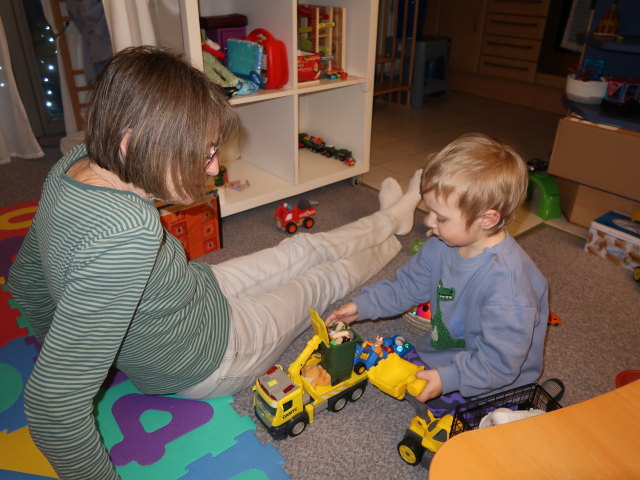 Mama und Nils in unserer Wohnung