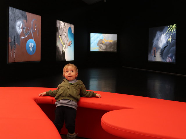 Nils in der Ausstellung 'Ashley Hans Scheirl - In & Out of Painting'