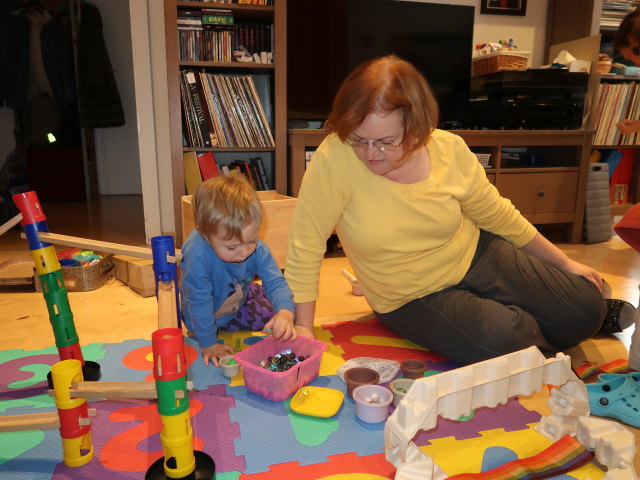 Nils und Brigitte in Brigittes Wohnung