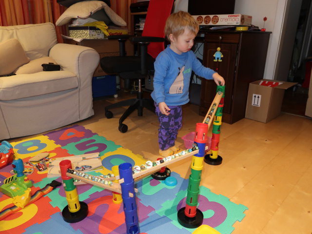 Nils in Brigittes Wohnung