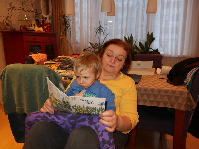 Nils und Brigitte in Brigittes Wohnung
