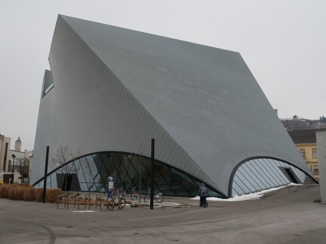 Sabine bei der Landesgalerie Nieder&ouml;sterreich