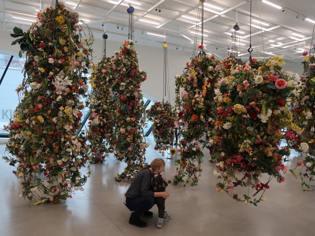Sabine und Nils in der Ausstellung 'Regula Dettwiler - Unvergesslich'