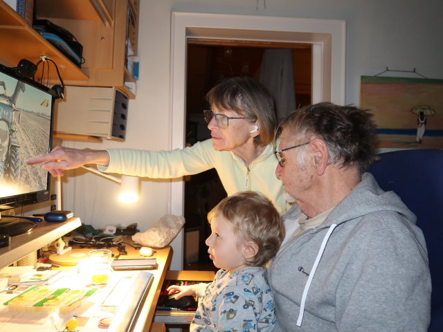 Nils, Mama und Papa im Haus meiner Eltern