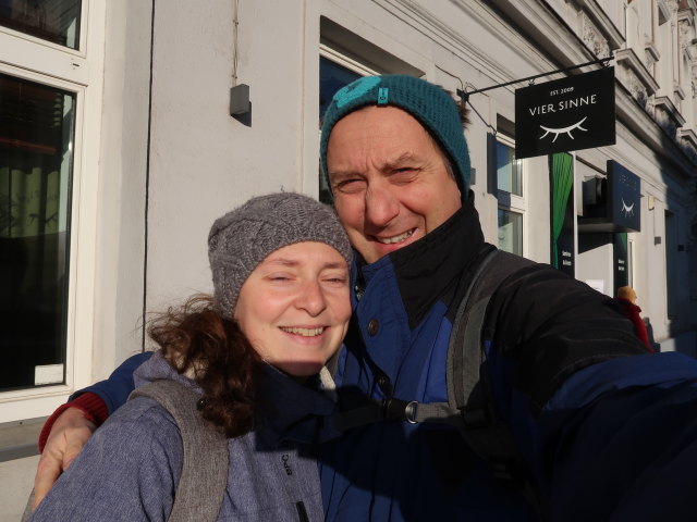 Sabine und ich beim Restaurant 'Vier Sinne' (11. J&auml;n.)