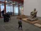 Sabine und Nils in der Ausstellung 'Wotruba International'