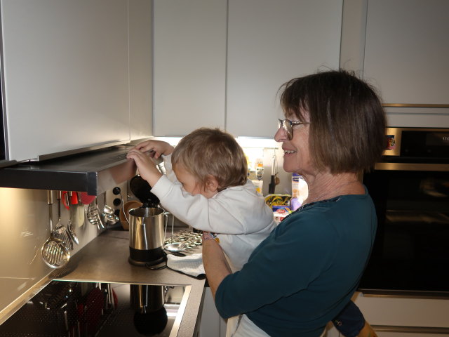 Nils und Mama im Haus meiner Eltern