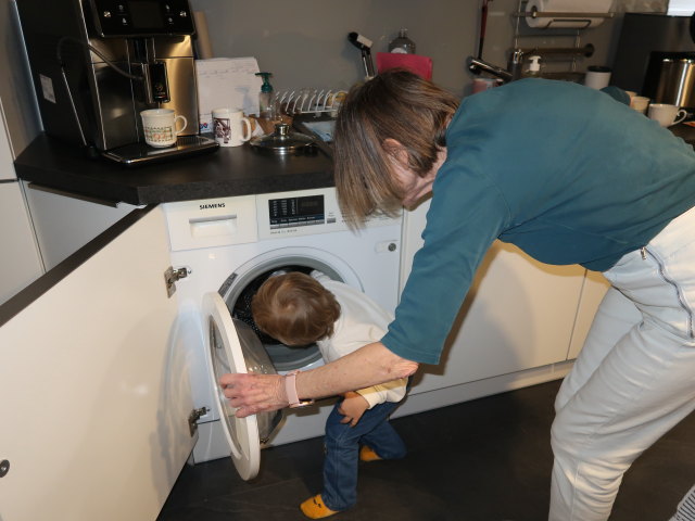Nils und Mama im Haus meiner Eltern