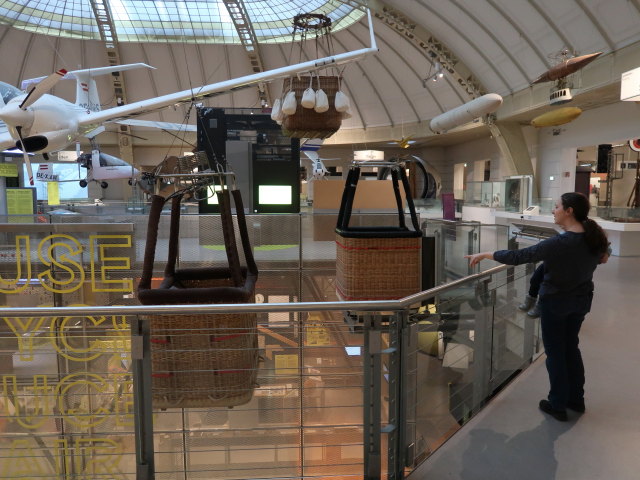 Sabine und Nils in der Dauerausstellung 'Mobilit&auml;t'