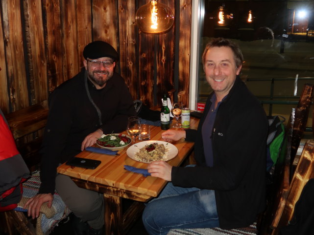 Markus und ich im Restaurant OTs Bodega in Kiruna (22. Feb.)