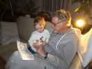 Nils und Papa im Haus meiner Eltern